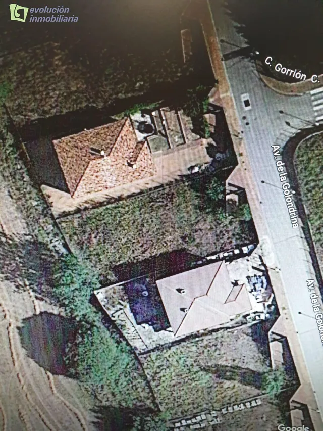 Terreno con proyecto para chalet - Urbanización Valmoral de 