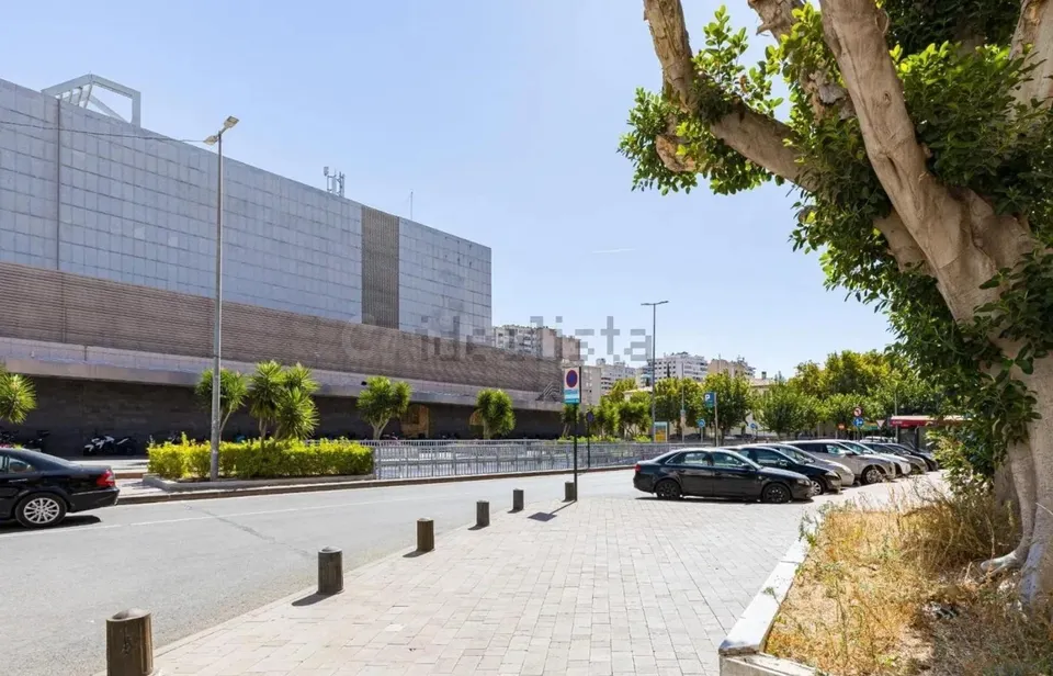 PISO DE 3 DORMITORIOS JUNTO AL JARDÍN DEL SALITRE | 6ª PLANTA, ASCENSOR Y MUCHA LUZ