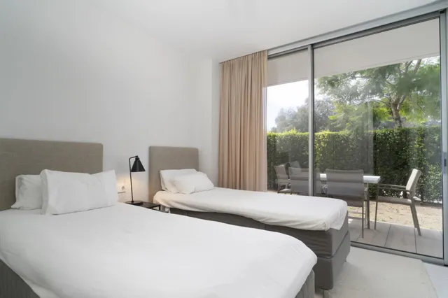Apartamento de 2 dormitorios con vistas al mar en Estepona — 19