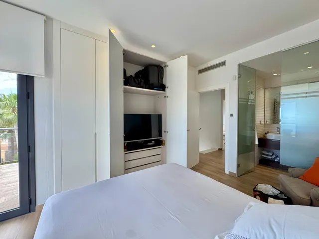 elegante villa con vistas parciales al mar. — 13