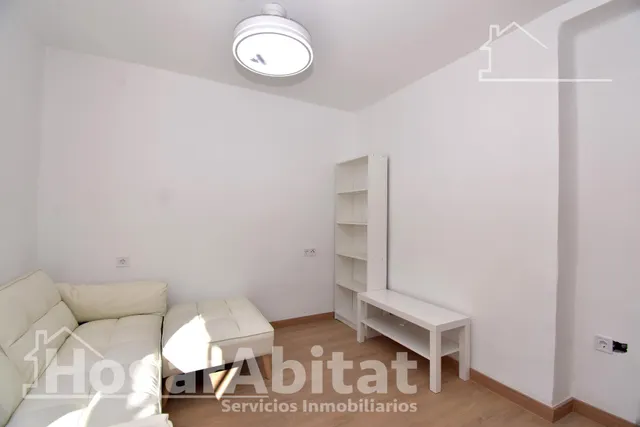 Acogedor, reformado y exterior, con balcón y ascensor, todo amueblado y cerca del ayuntamiento — 18