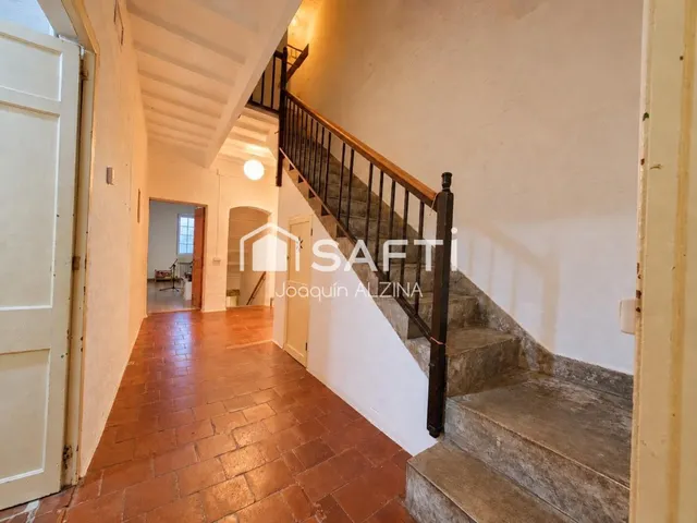 Casa céntrica con patio y 6 habitaciones en Mahón. — 26
