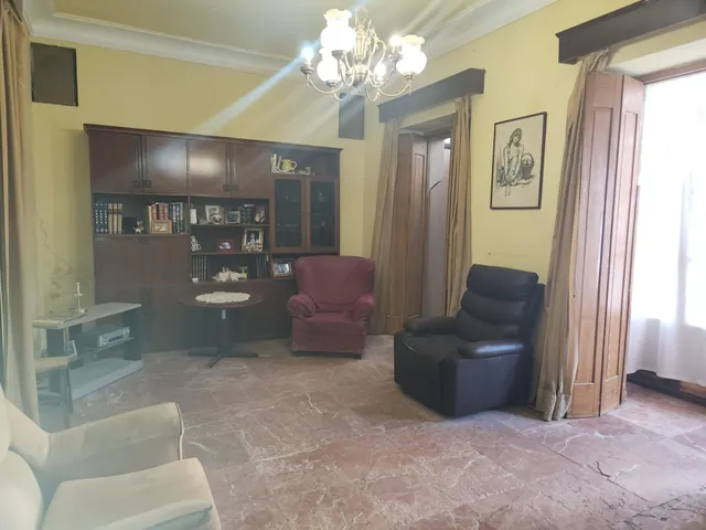 CASA SOLA EN UN LUGAR EMBLEMÁTICO — 12
