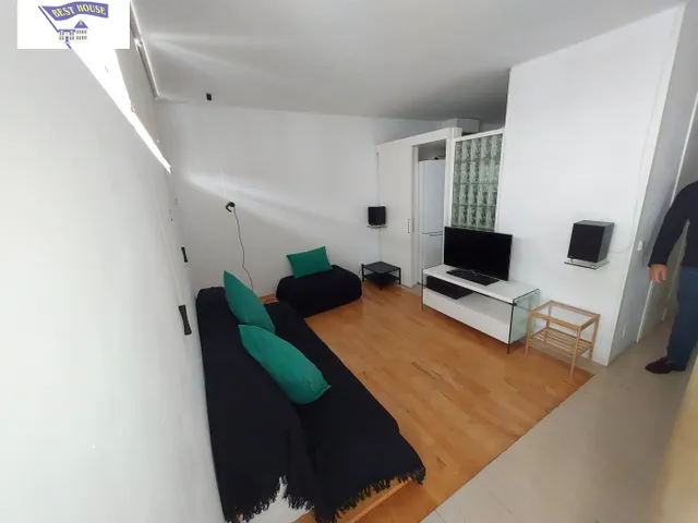 LOTE DE INMUEBLES COMPUESTO POR TRÍPLEX, BAJO TIPO LOFT Y GARAJE — 2