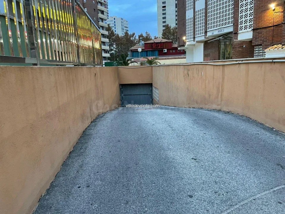 LEVANTE PLAZA DE APARCAMIENTO SUBTERRANEO