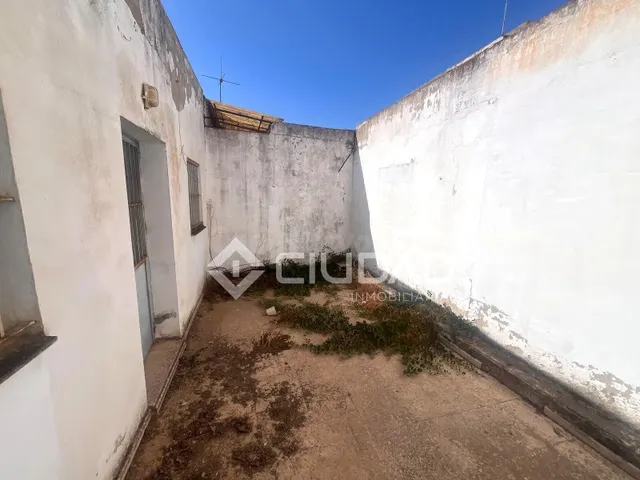 Local convertible en vivienda adosada junto al centro — 3