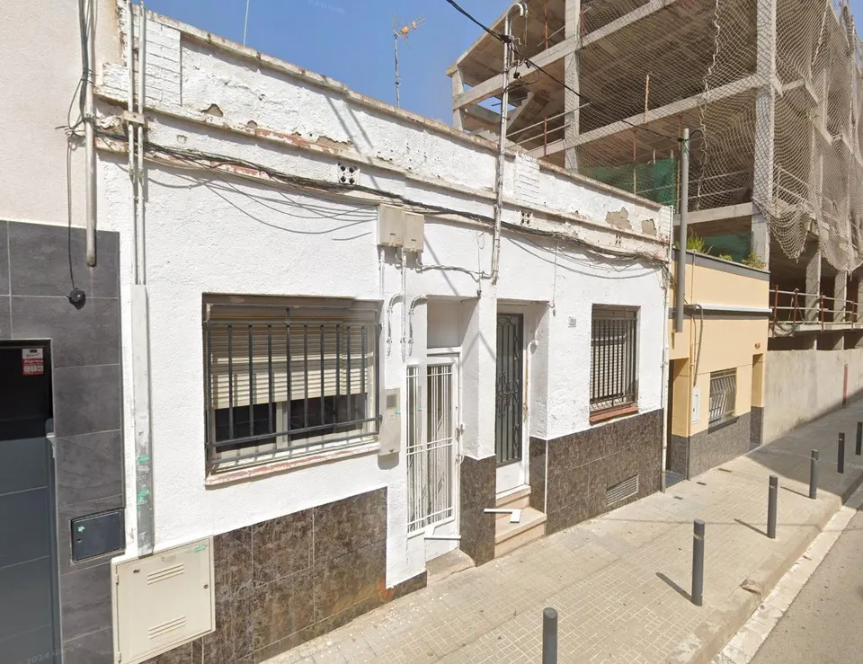 SE VENDE CASA ADOSADA EN TERRASSA