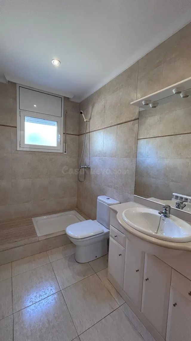 CASA CON 5 habitaciones, JARDÍN, GRAN GARAJE Y VISTAS AL MAR - foto 3