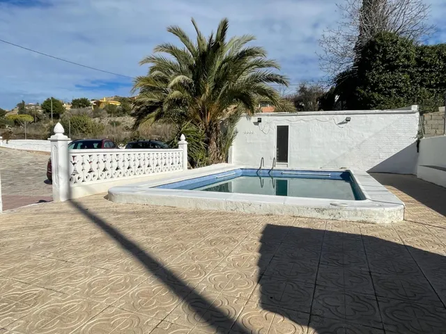 SE VENDE CHALET CON CASA DE INVITADOS EN ELCHE, URBANIZACIÓN