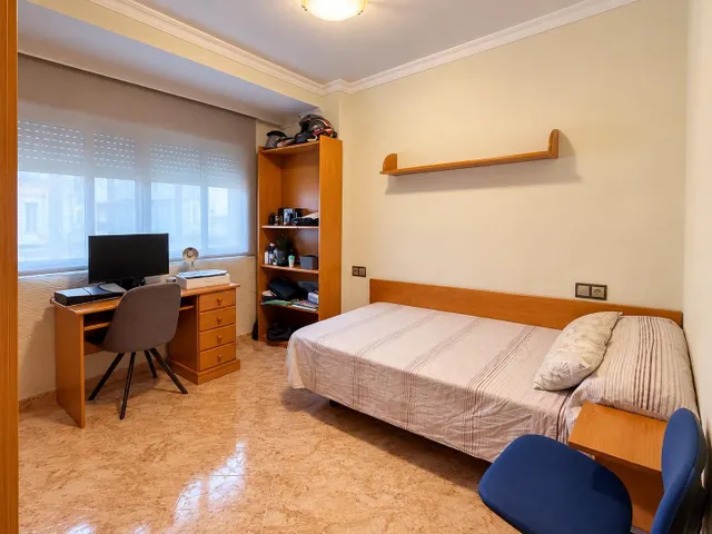 AMPLIO PISO REFORMADO DE 4 habitaciones CON BALCÓN Y ASCENSOR EN PICASSENT — 21