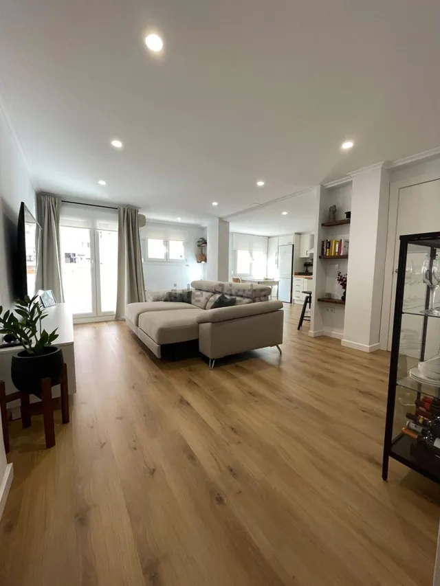 Piso reformado y amueblado 3D en Benimaclet