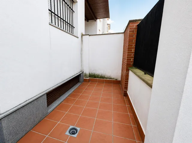 Casa adosada en venta en Utrera – 4 dormitorios, sótano y amplio espacio familiar — 4