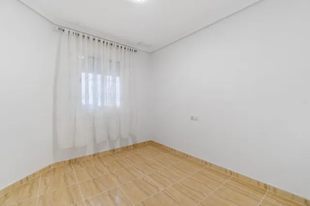 Amplio apartamento reformado en el corazón de Formentera del Segura — 9