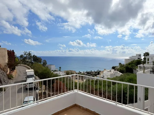 Piso de 3 dormitorios con vistas al mar y piscina — 11