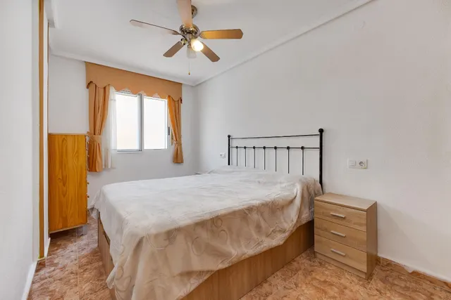 Apartamento de dos dormitorios a escasos 150 metros de la playa del cura, en torrevieja — 17