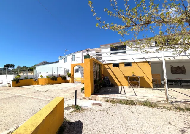 En venta Finca rústica con chalet privado e instalaciones de - foto 5