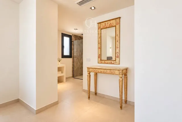 Villa arbela · luz, vida exterior y vistas abiertas al montgo en javea — 11