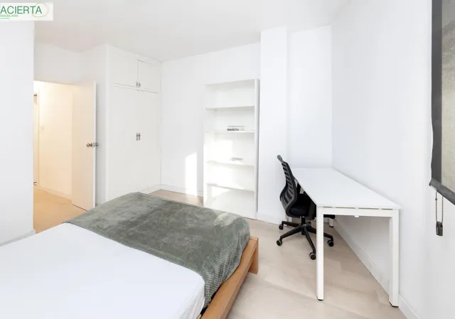 ¡Oportunidad Única en Granada! Piso Espectacular  en Plaza de Gracia — 12