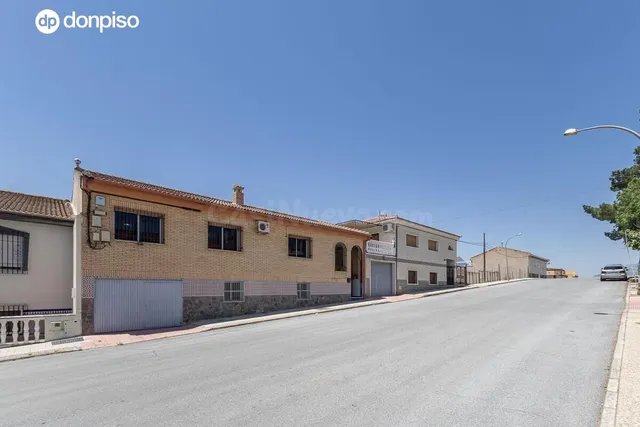 Gran casa en una sola planta con bajo de 130 m2 y solar de 3 - foto 2