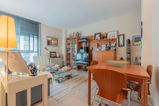 Acogedor piso de 2 dormitorios en el corazón de L'Eixample con posibilidad de alquiler de pk en la misma finca — 8