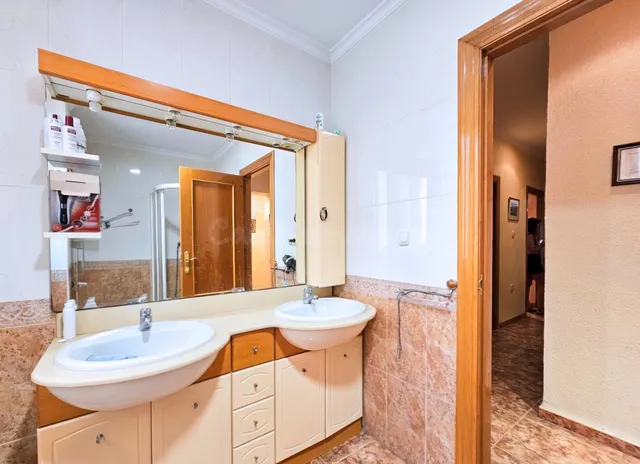 Se vende amplio piso de 4 dormitorios en Alameda de San Antó - foto 3