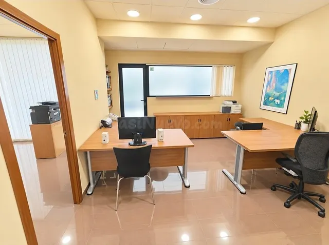 Amplio Local Comercial en Fuengirola a pocos metros de la pl - foto 5