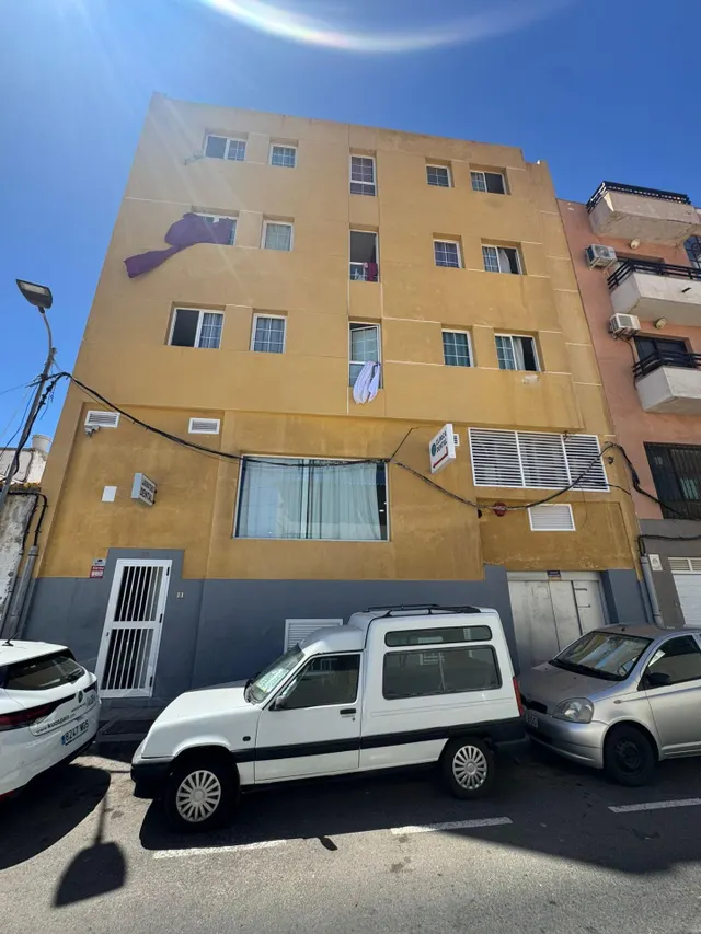 Edificio en venta en Vecindario — 3