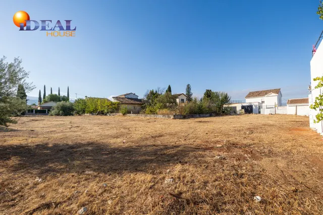 Compra tu parcela para hacer la casa de tus sueños a 5 min de Granada. Huétor Vega — 5
