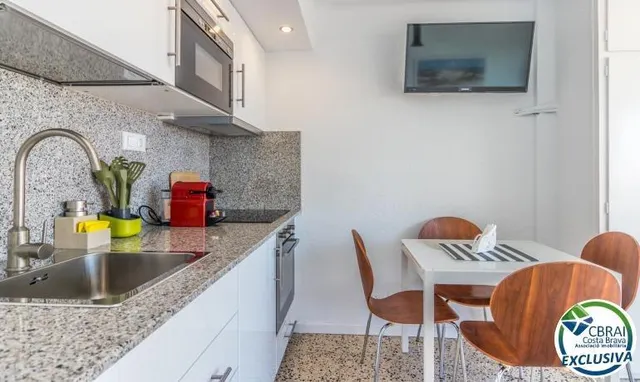 Amplio estudio con licencia turística a 50 m de la playa Empuriabrava — 16