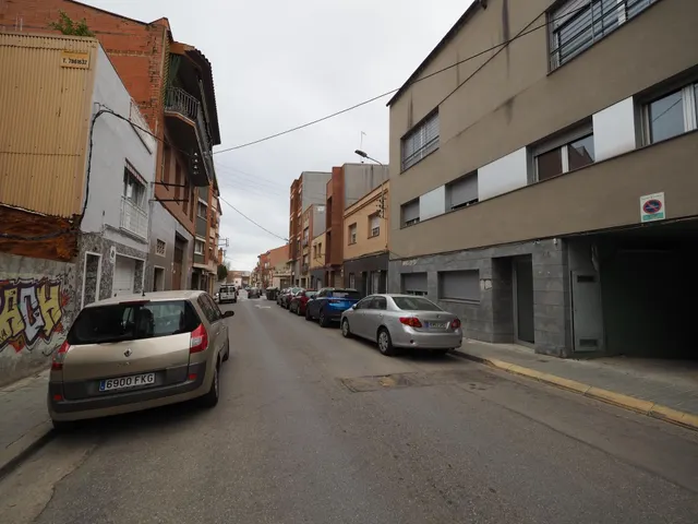 SE VENDE EDIFICO EN SABADELL, ZONA LA CREU DE BARBERA — 2