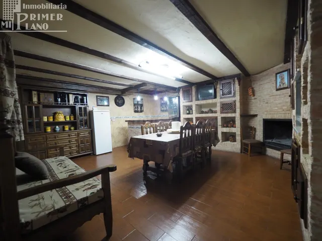 Amplio Adosado en Tomelloso, Ideal para Familias - €190.000 - foto 2