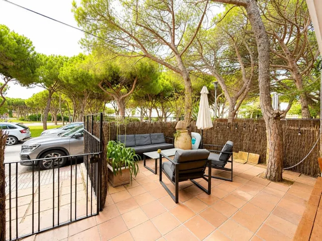 Vive a 2 minutos de la playa: casa reformada con licencia tu - foto 2