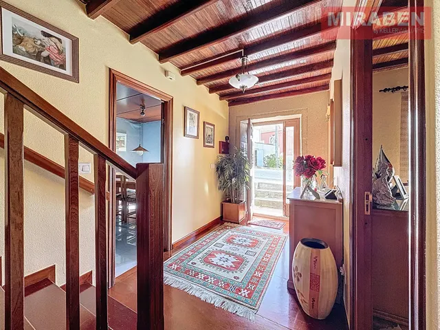 CASA EN VENTA EN RIANXO CON PATIO Y HORREO — 8