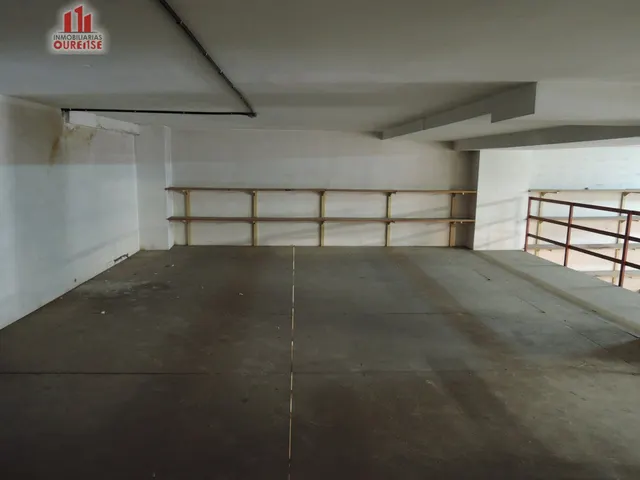 SE VENDE O ALQUILA LOCAL COMERCIAL EN O COUTO. — 10