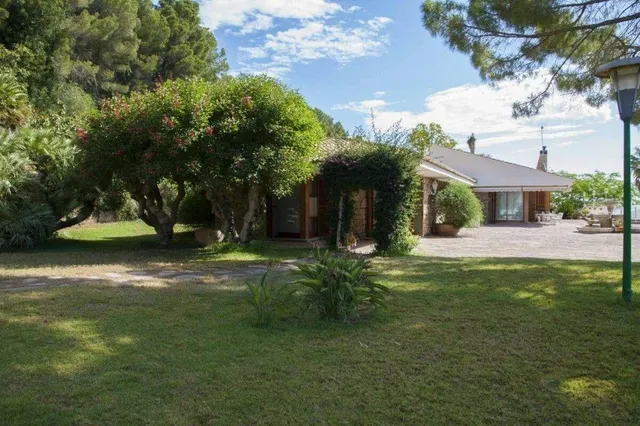 Villa exclusiva con dos residencias, piscinas y completas instalaciones deportivas en Favara, Valencia — 22