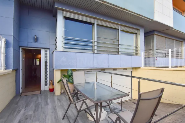 Moderna y seminueva casa en Paiporta en zona tranquila, sin finca delante — 2