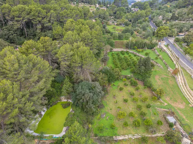Finca rústica con terreno y casa reformada — 38