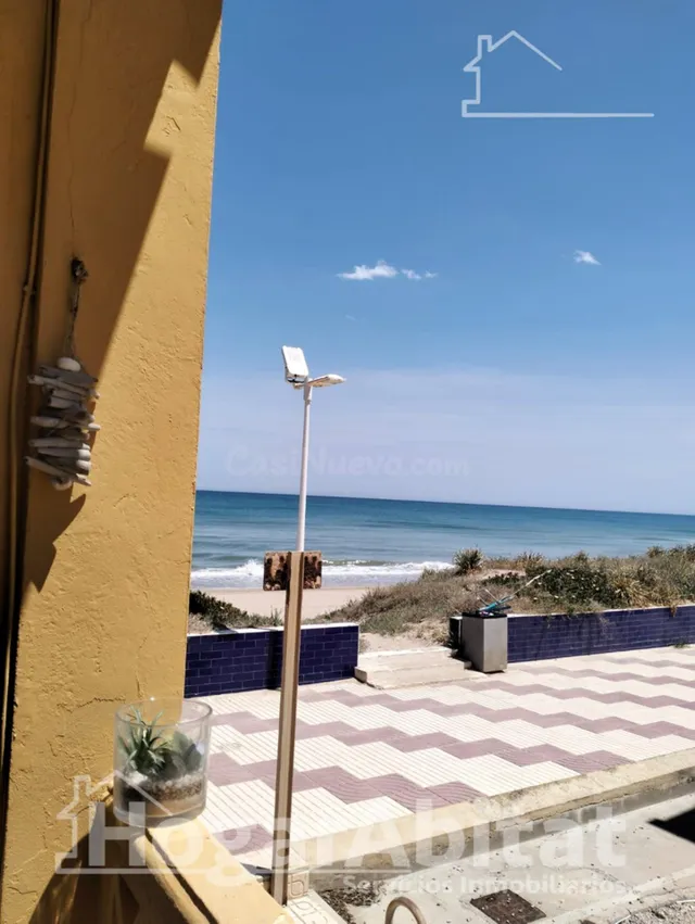 ¡PRIMERA LINEA DE LA PLAYA! CHALET CON 4 TERRAZAS Y GARAJE — 4