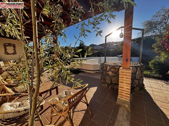 Chalet rústico independiente con piscina privada y gran parcela en Valdilecha — 2