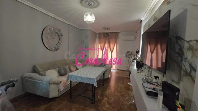 Impresionante Casa de 2 Plantas en Miralbaida con Piscina y  - foto 3