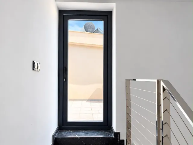 Moderno chalet adosado de 315m2 con gran garaje y piscina comunitaria — 27