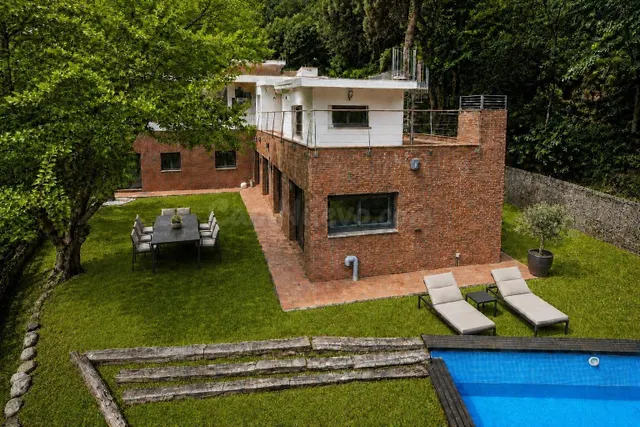 Agencia Inmobiliaria en Barcelona. Casa en Sant Cugat , Les 