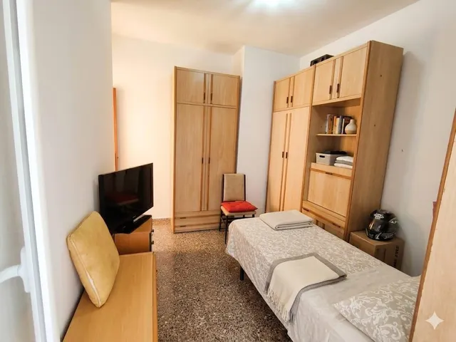 Piso de 4 habitaciones con ascensor en Collblanc — 22