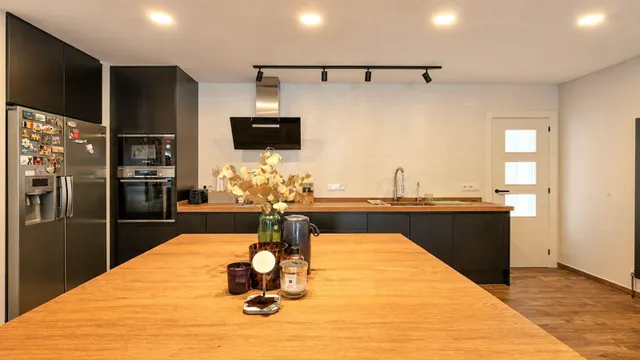 Casa reformada de 5 dormitorios con piscina privada, gran terraza y placas solares en Los Balcones — 16
