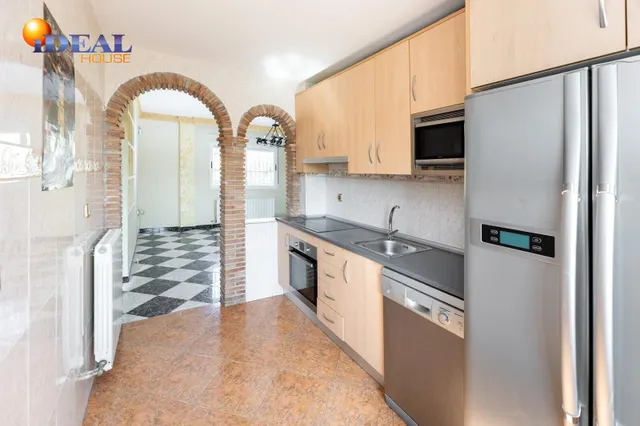 Amplio Chalet con piscina, pista deportiva y vistas en Ogíjares. — 10