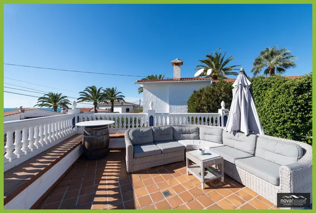 Chalet independiente con piscina privada y vistas al mar — 22