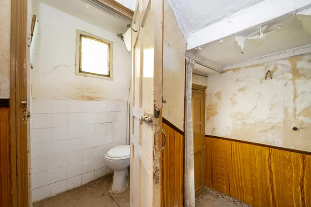 Casa para reformar en el centro de Lanjarón con gran potencial de inversión — 19