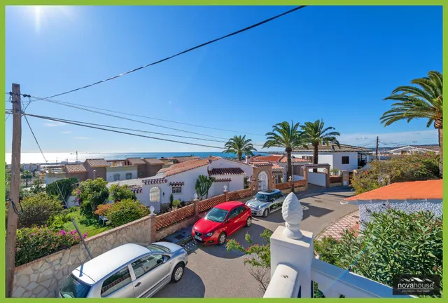 Chalet independiente con piscina privada y vistas al mar — 24