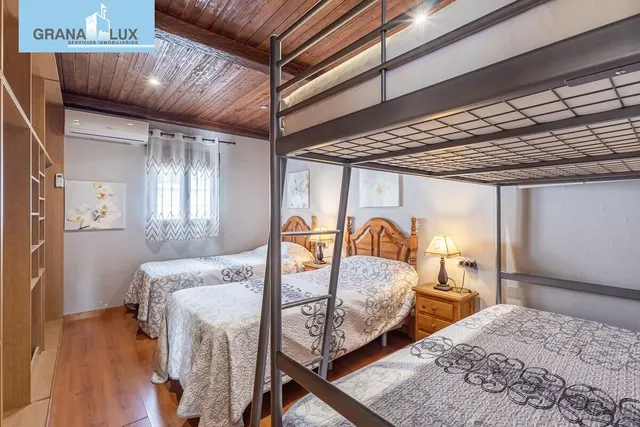 Chalet independiente con pozo propio y placas solares — 19