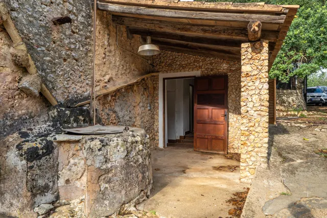 Finca rústica con 3 dormitorios, piscina y múltiples posibilidades en Inca. — 8